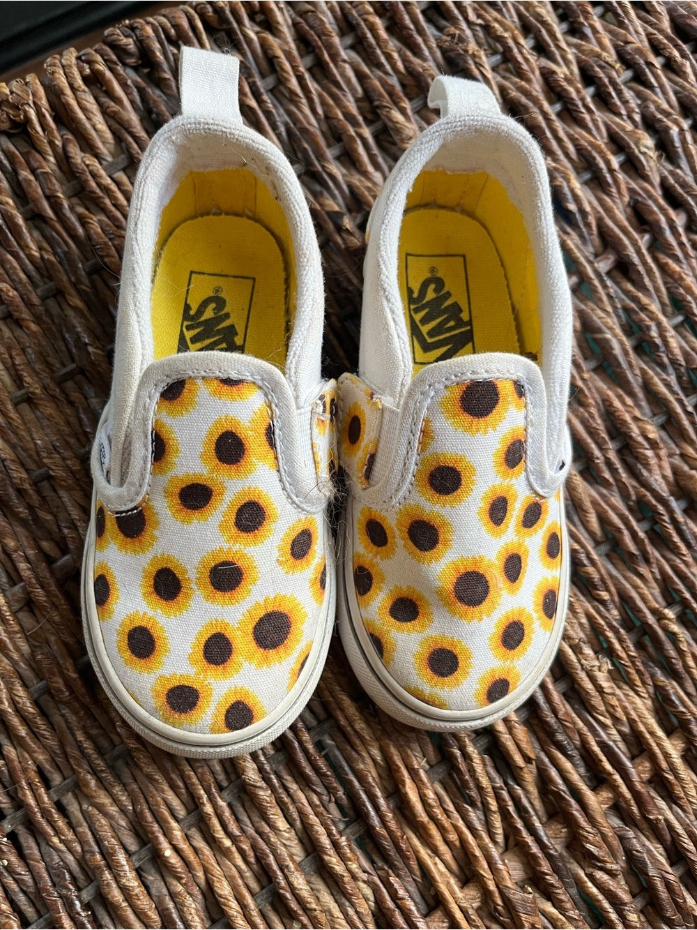 Vans Kids Slip-On Sneakers in White with Yellow Sunflower Print